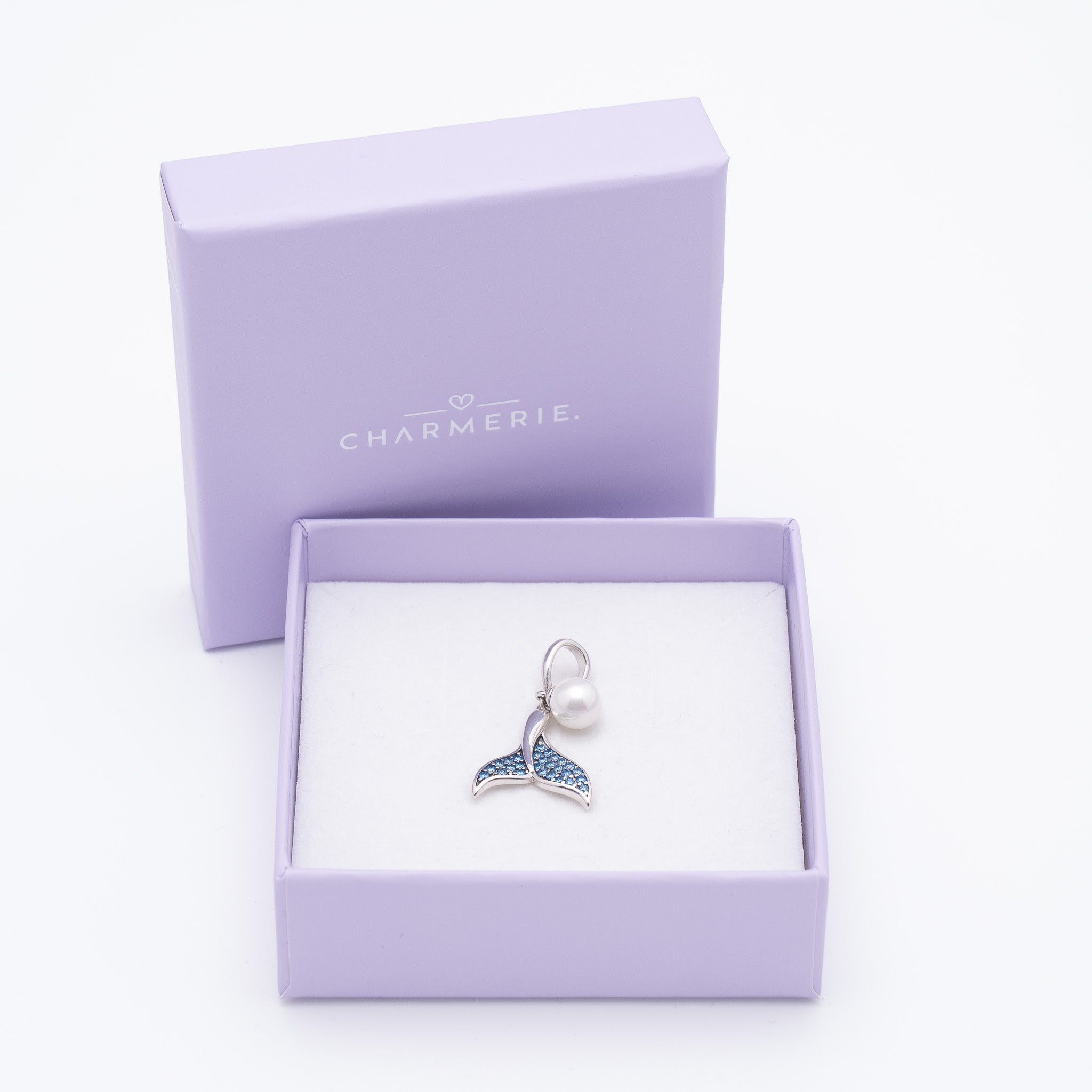 Blaue Walflosse Charm Anhänger mit weißer Perle aus 925 Sterling-Silber in Charmerie Geschenkbox