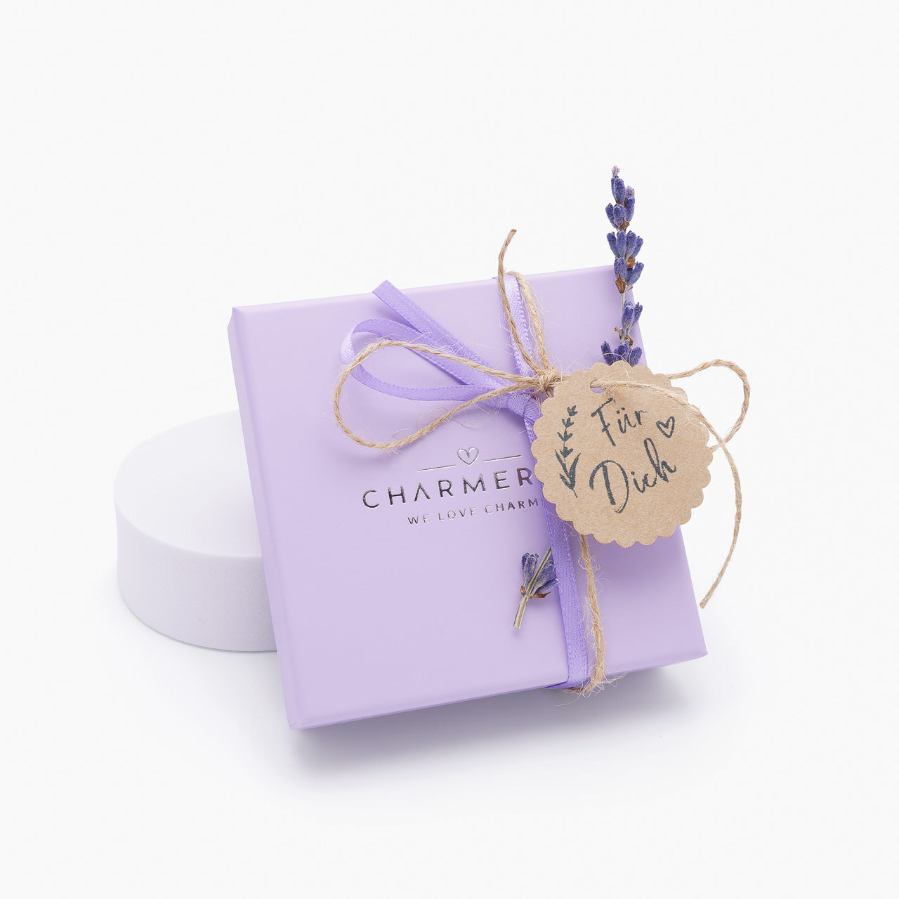 Geschenkverpackung der Charmerie Armband-Sets mit Lavendelblüten